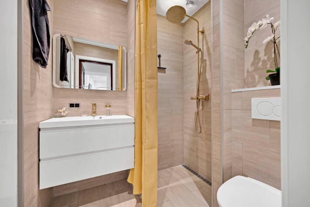 The Modern Breakaway In Apartment *